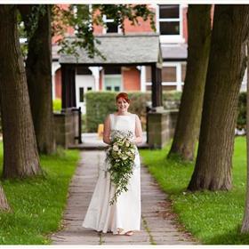 fwthumbLeanne & Matt, cascading bouquet, image by TuxAndTales.jpg